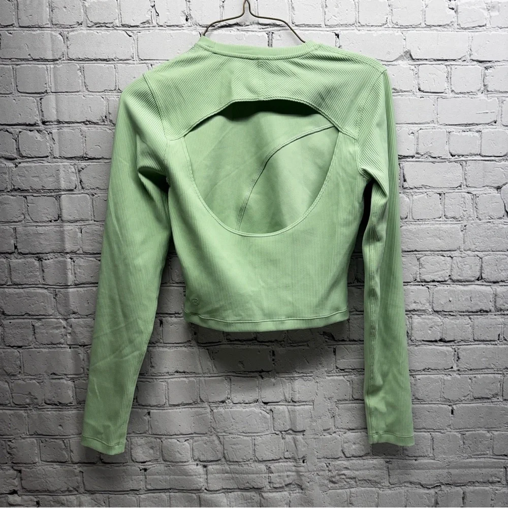 Lululemon Mint Green Long Sleeve Robbed open back crop top size Small